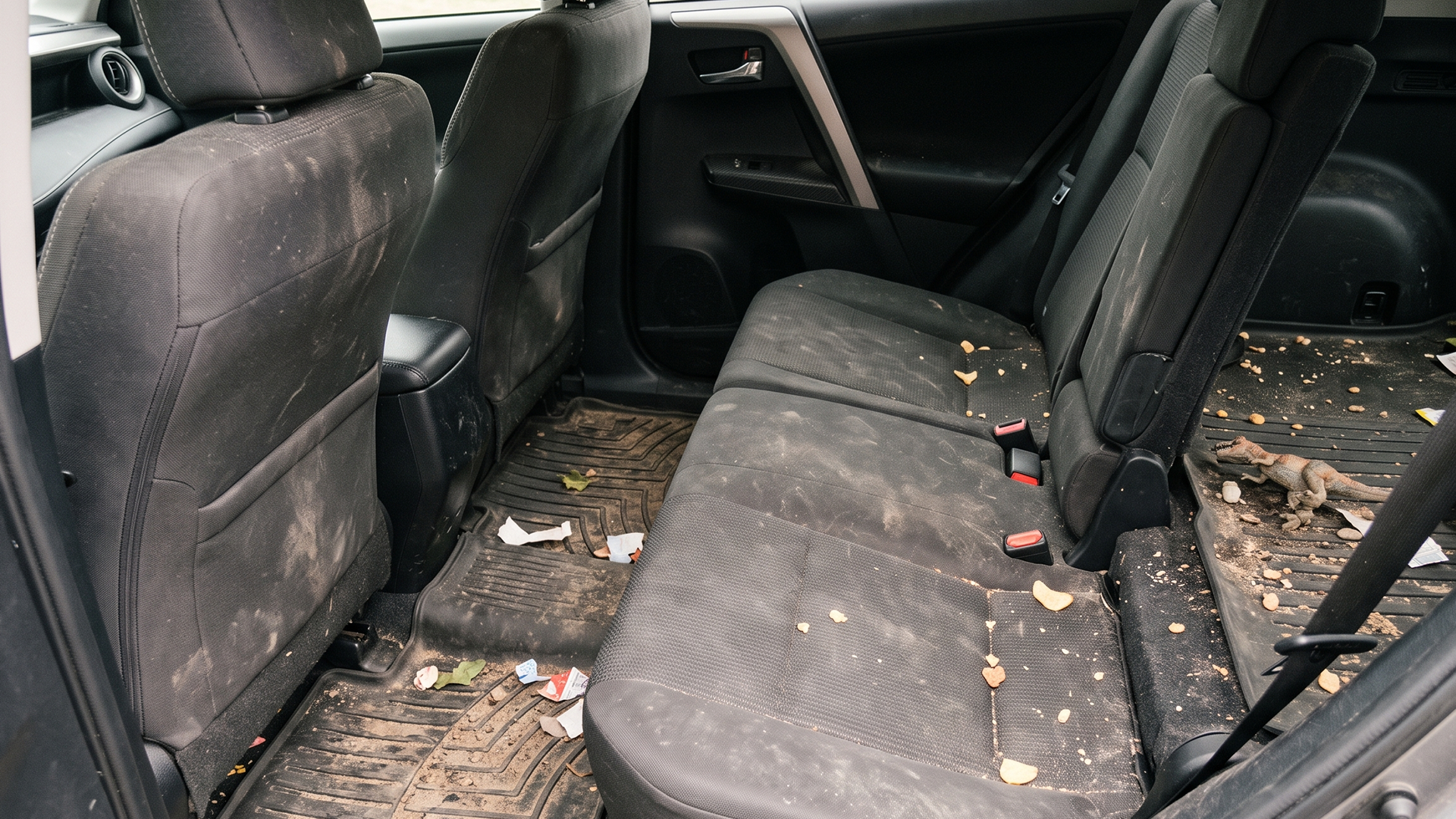 Dirty car back seat before using Luminoire