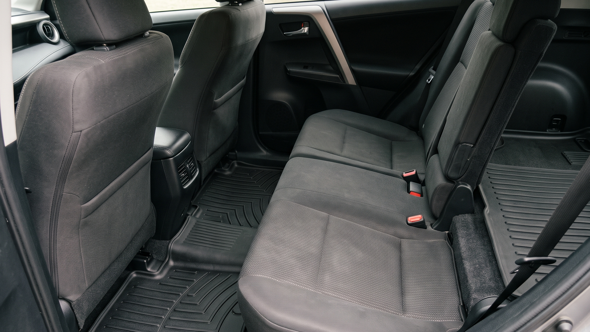 Clean car back seat after using Luminoire
